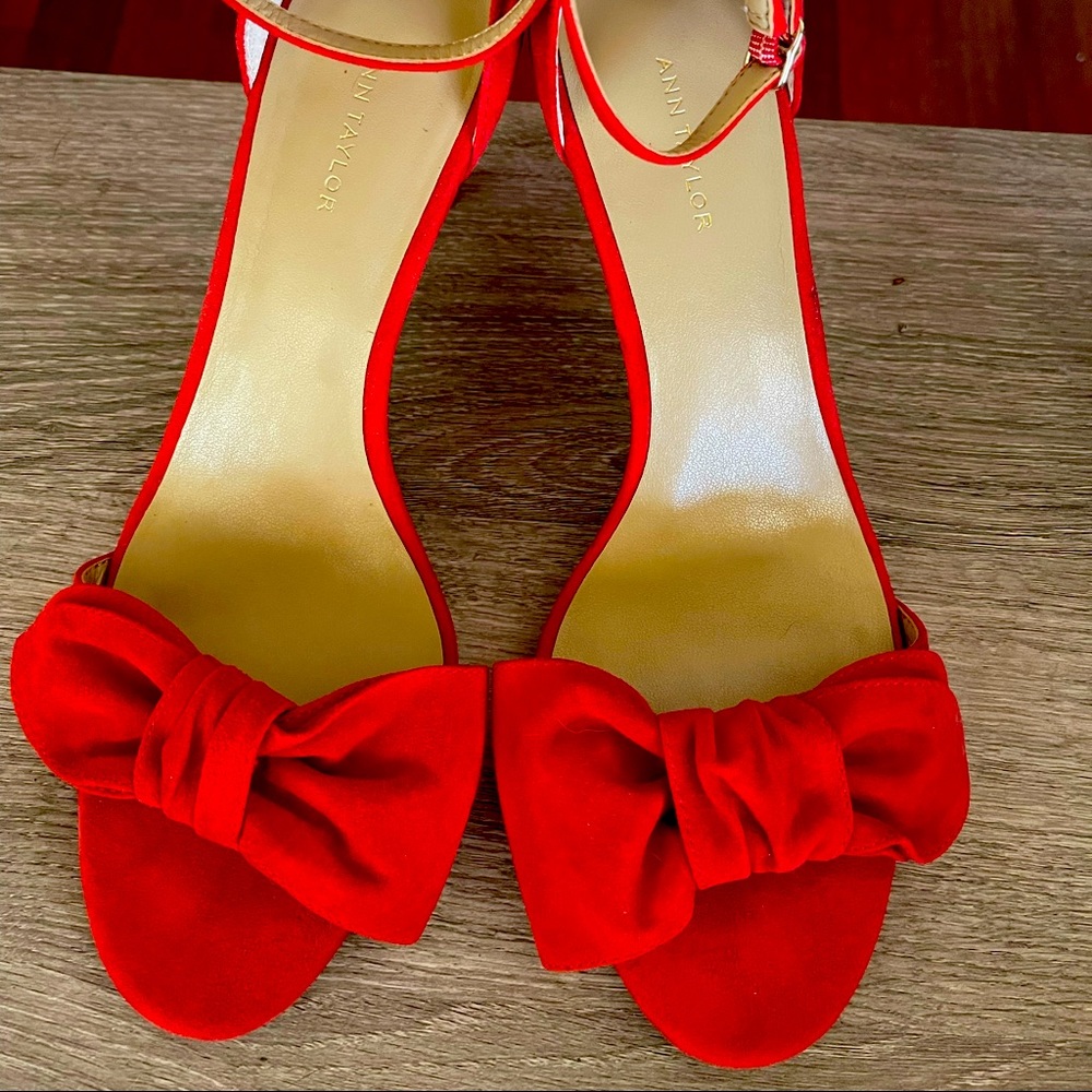 Ann Taylor Kinsley Suede Bow Sandal (heel)